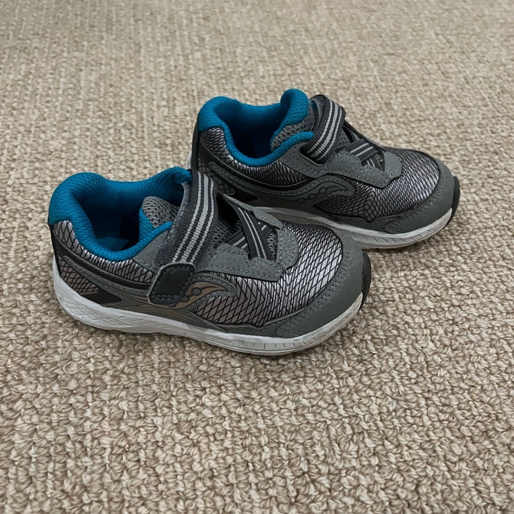 Saucony Boys' sneakers Size 7.5 excellent condition.